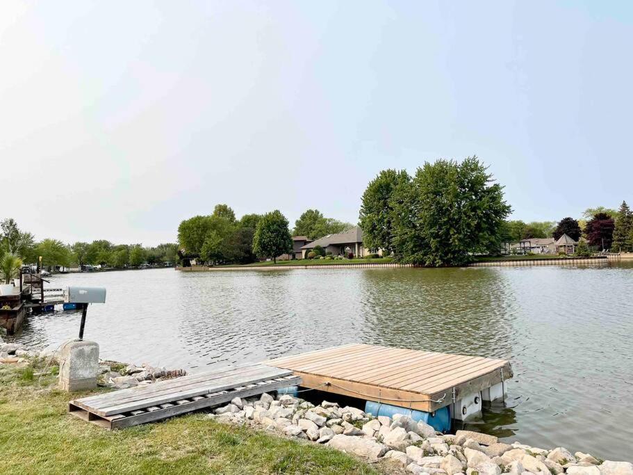 2 Bedroom Getaway On The River/Close To Marina Belle River Kültér fotó